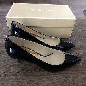 NWT Michael Kors Patent Flex Kitten Heels Sz10